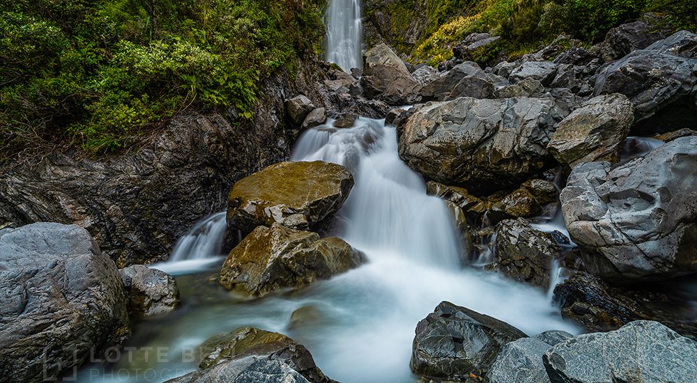 Devils Punchbowl Falls 1