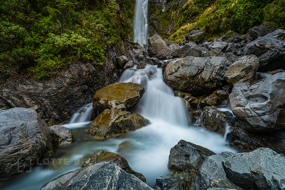 Devils Punchbowl Falls 1